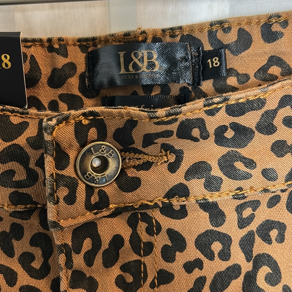 NWT Lucky & Blessed Leopard Print Boyfriend Pants. Size 18 - Picture 2 of 11